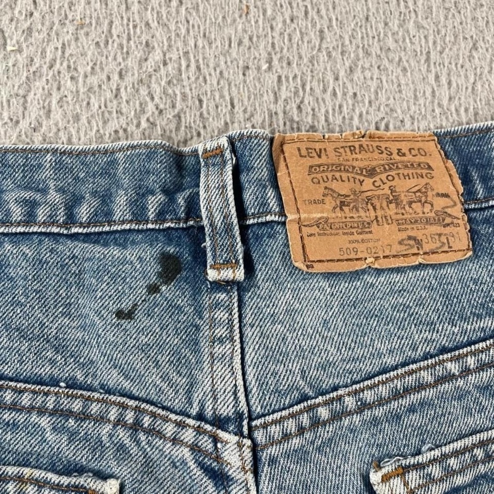 VTG 90s Levi's Womens Jean Shorts fit 34 Orange Tab Jorts Cutoff Distressed Y2k - Picture 6 of 6